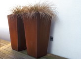 JARDINIERE EN FORME DE VASE EN CORTEN 50x50x80cmH